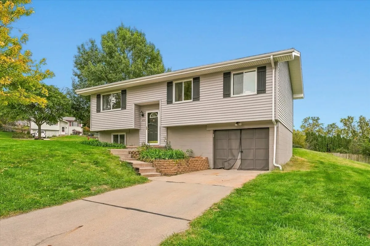 109 Glenbrook Dr, Glenwood, IA