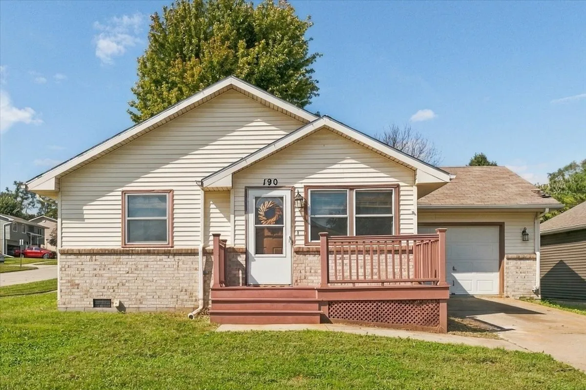 190 Glenbrook Dr, Glenwood, IA