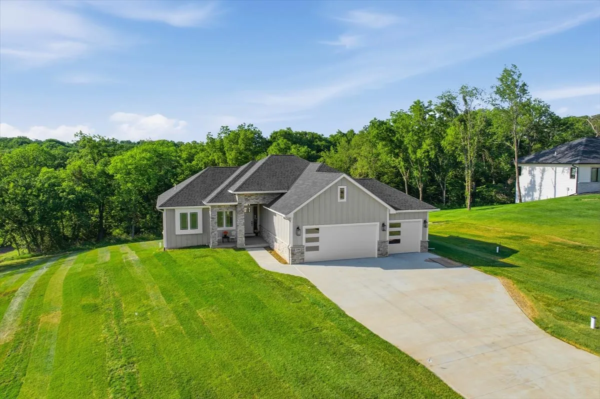 23106 Frontier Lane, Glenwood, IA