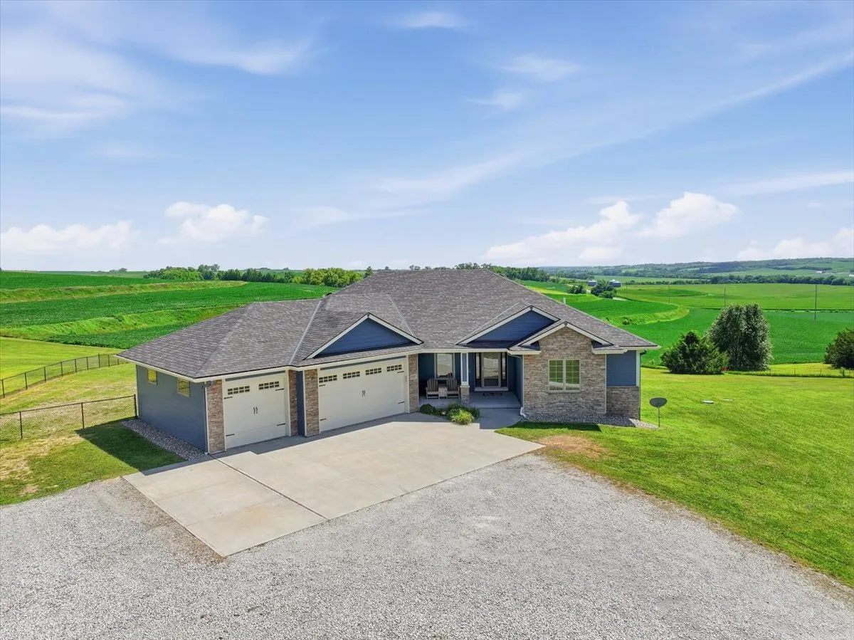 25159 Coral Lane, Glenwood, IA